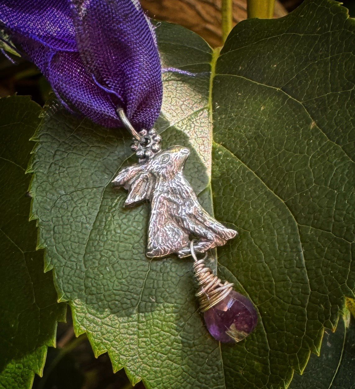 Hare Ribbon Pendant In Silver