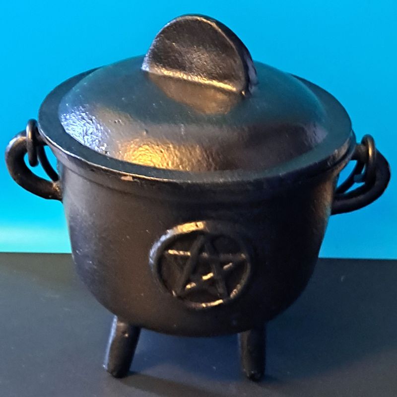 11cm Cast Iron Cauldron with Pentagram Design
