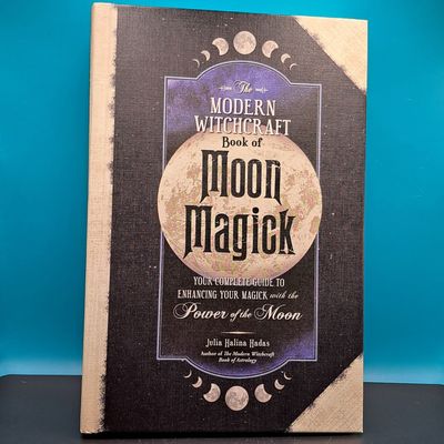 The Modern Witchcraft Book of Moon Magick
