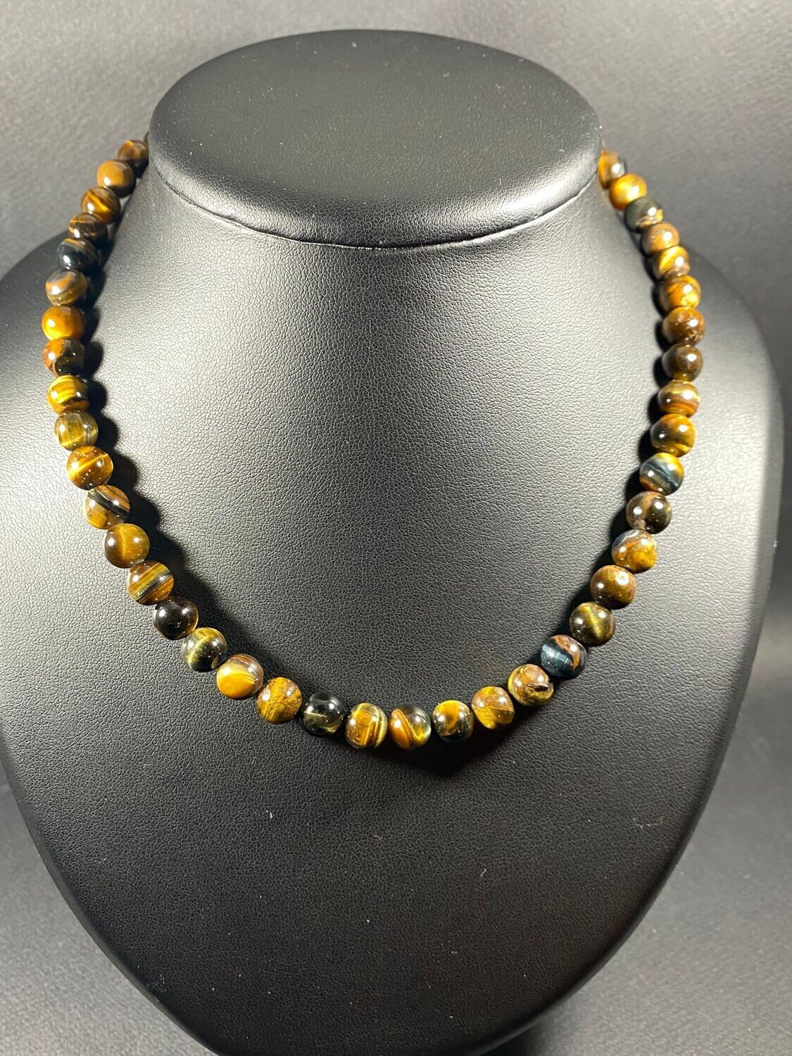Collier d'Oeil de Faucon Naturel en perles 8mm