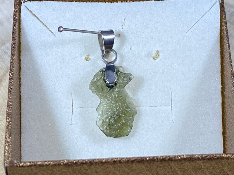 Pendentif en Moldavite