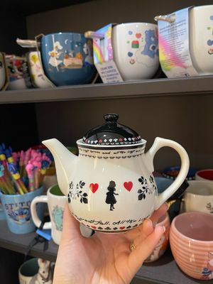 Alice In Wonderland teapot 