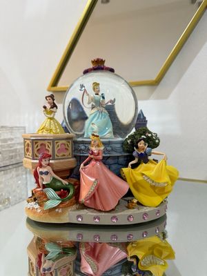 Disney princesses snow globe (open box-بدون كرتون)