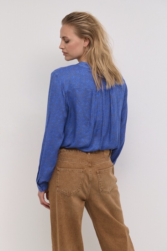 10703966 Victoria Blue Dot Print
