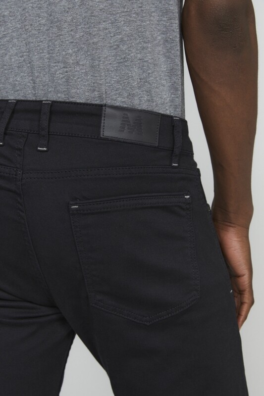 30205683 Black
