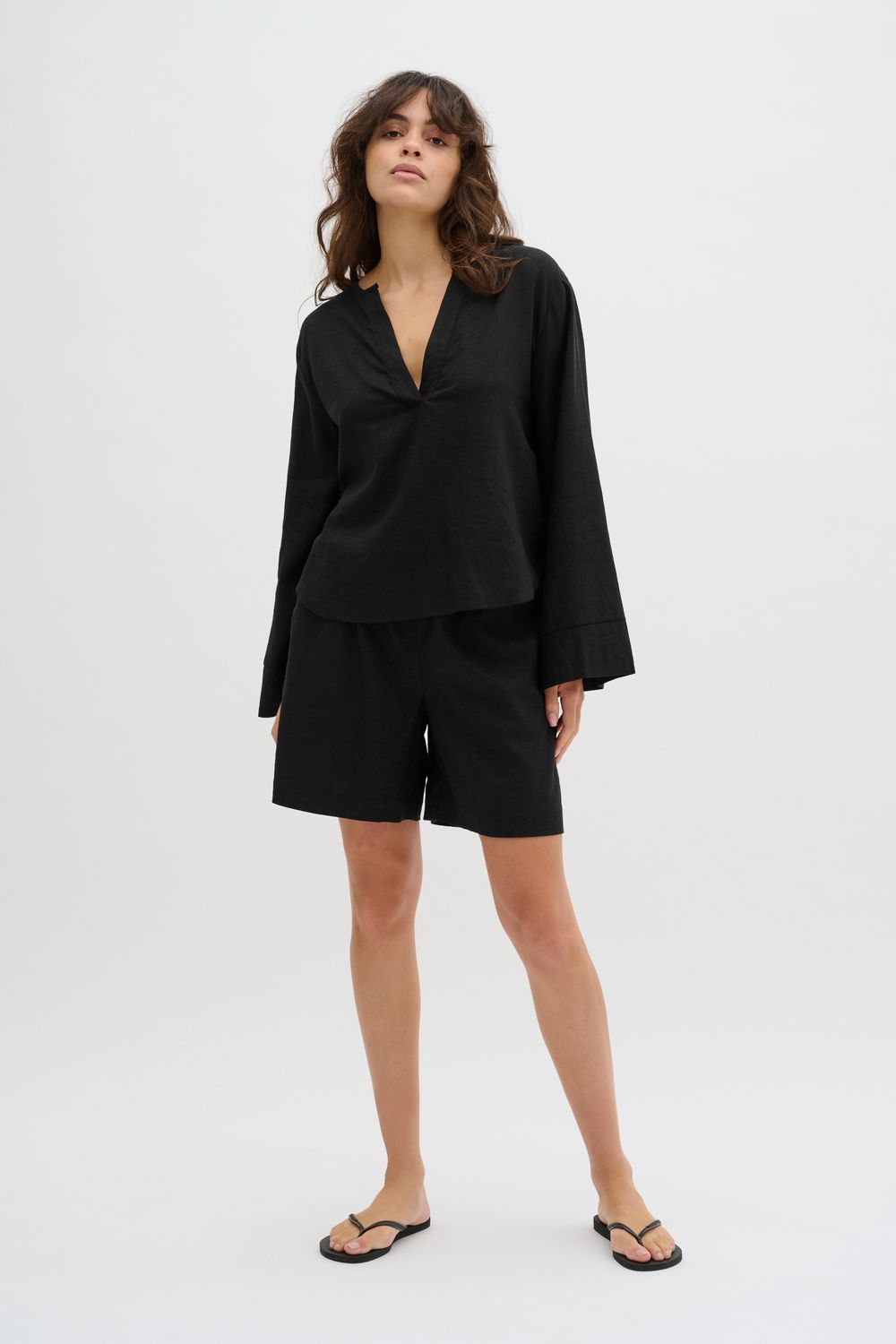 10704702 Black