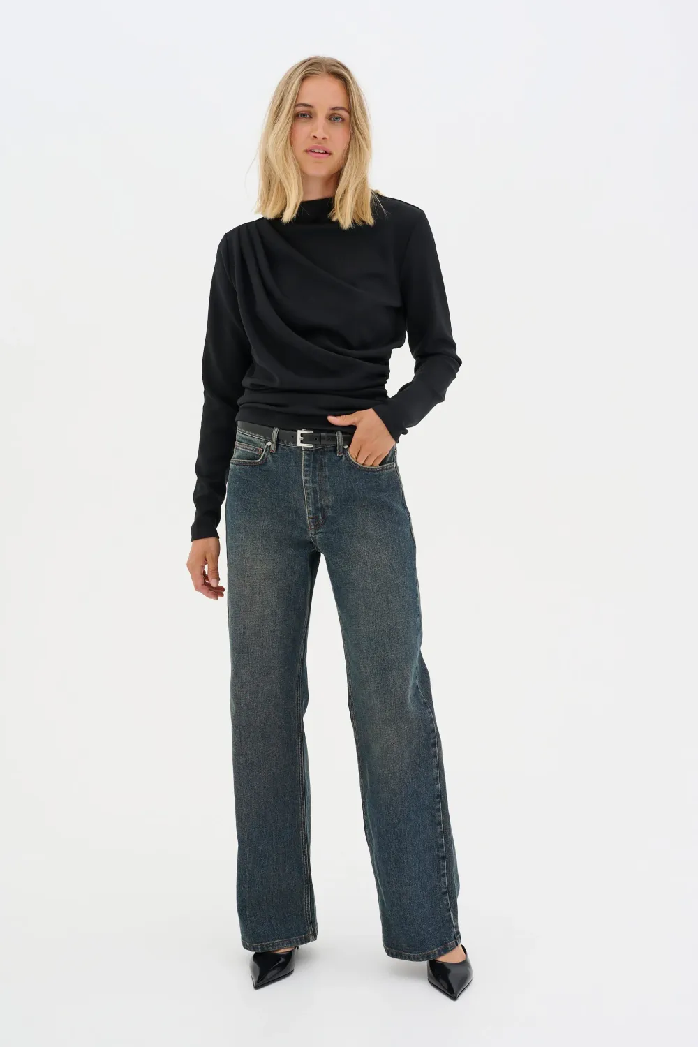 10704885 Black
