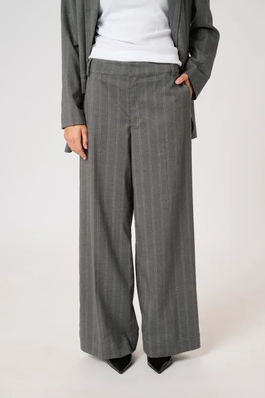 10704831 Grey W. White stripe