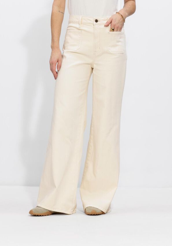 NKS09061 Off White
