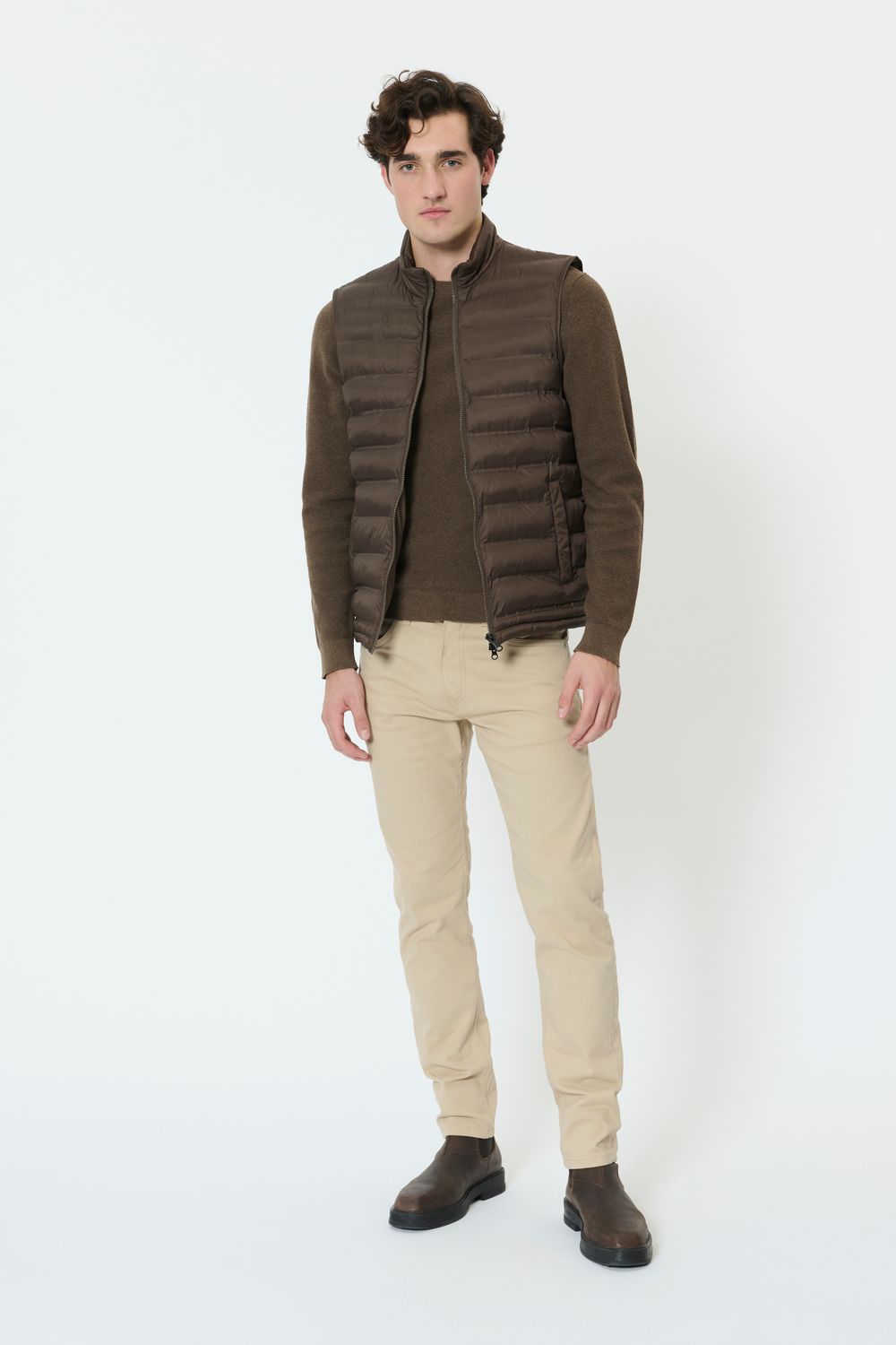 30205683 Plaza Taupe