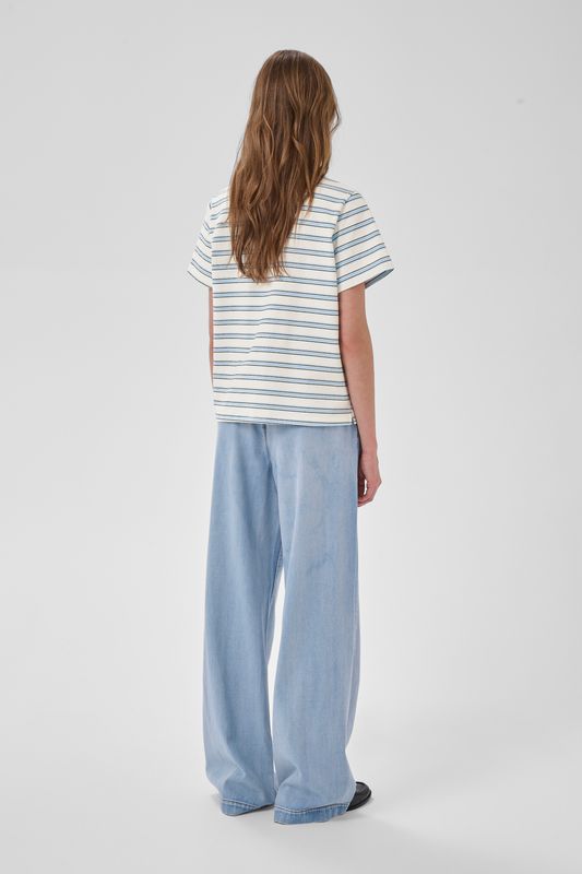 10705474 Snow White Striped