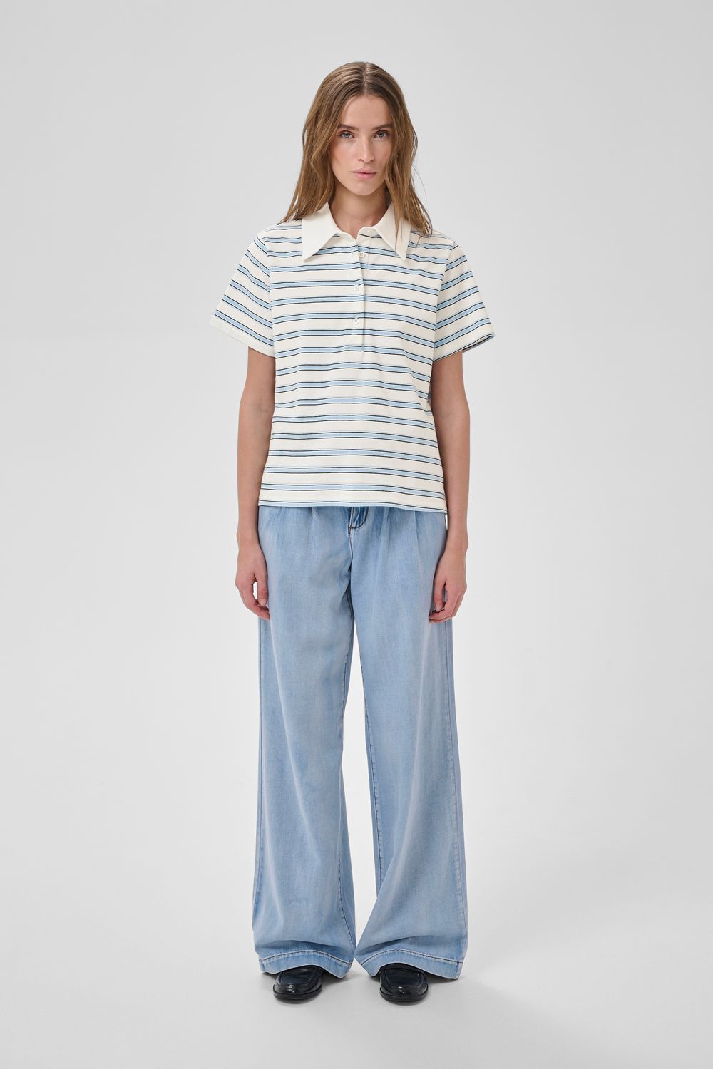 10705474 Snow White Striped