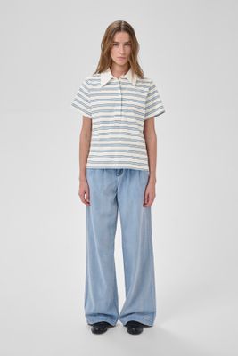 10705474 Snow White Striped