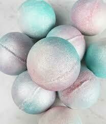 Rose/lavender-scented bath bomb: Four colors