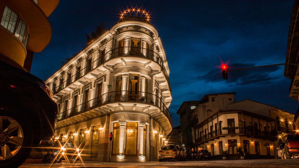 City Tour Nocturno - Paseo a Casco Antiguo+ Causeway Amador