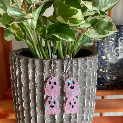 Pink Ghostly Hangs2
