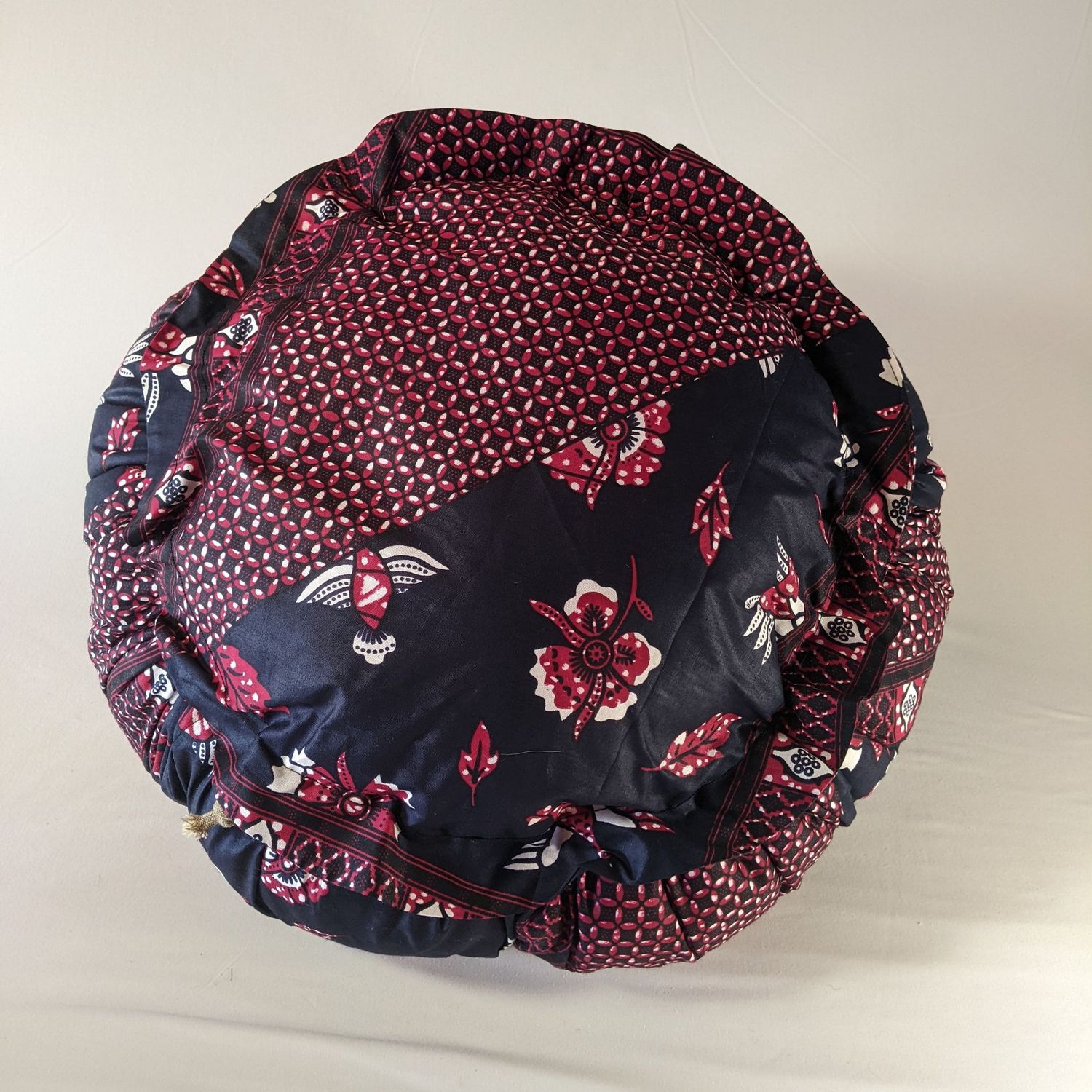 Marmite Norvégienne bleue à motifs rouges