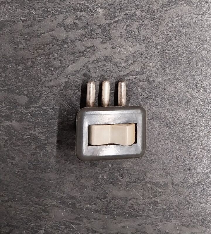 Interrupteur 3 broches Panhard PL 17