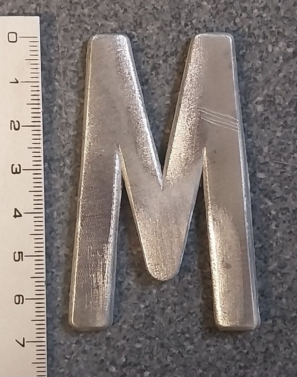 Lettre "M" aluminium pour plaque immatriculation