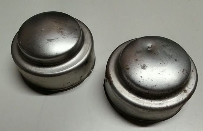 Paire cache moyeu de roue Peugeot 403