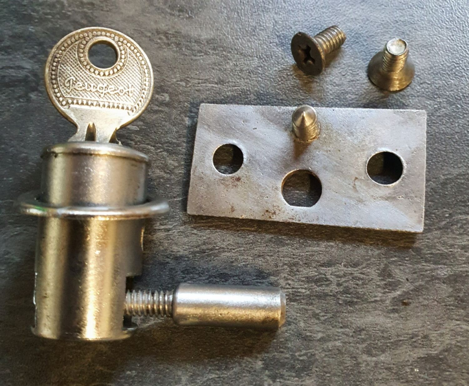 Barillet de porte avec sa clé 203 Peugeot