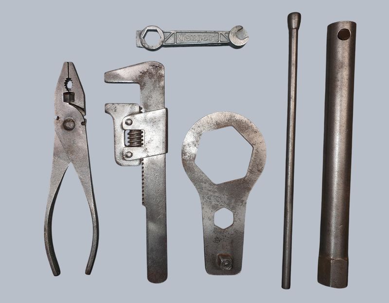 Nécessaire de premier dépannage (outils d'origine Peugeot)