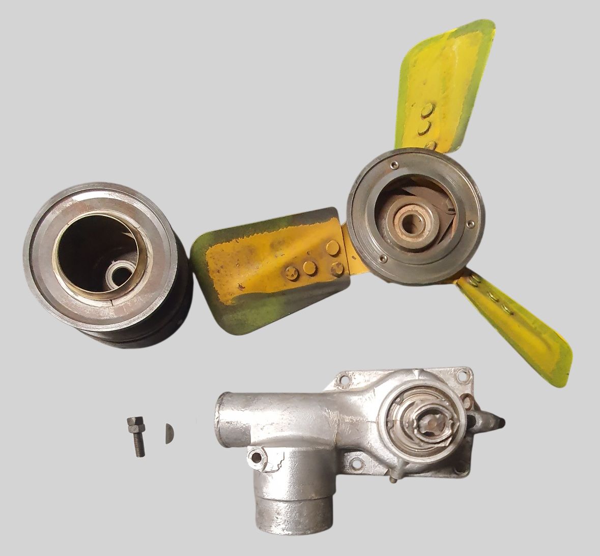 Pompe à eau 403 Peugeot (axe de 15 mm)