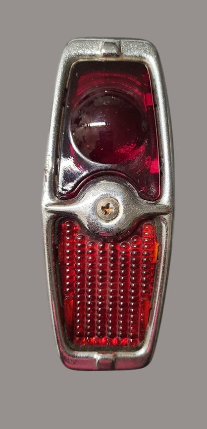 Feu arrière en verre LAB pour 203 Peugeot Feu arrière en verre LAB pour 203 Peugeot