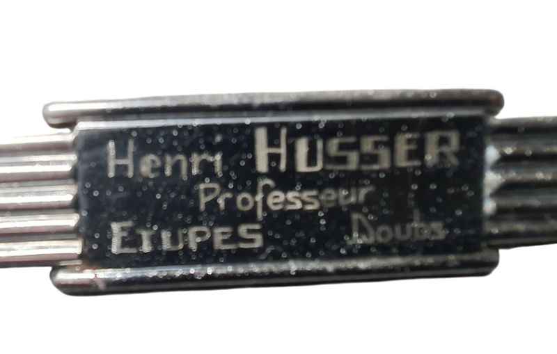Accastillage boîte à gants centrale 203 Peugeot (personnalisée Henri HUSSER - Doubs)