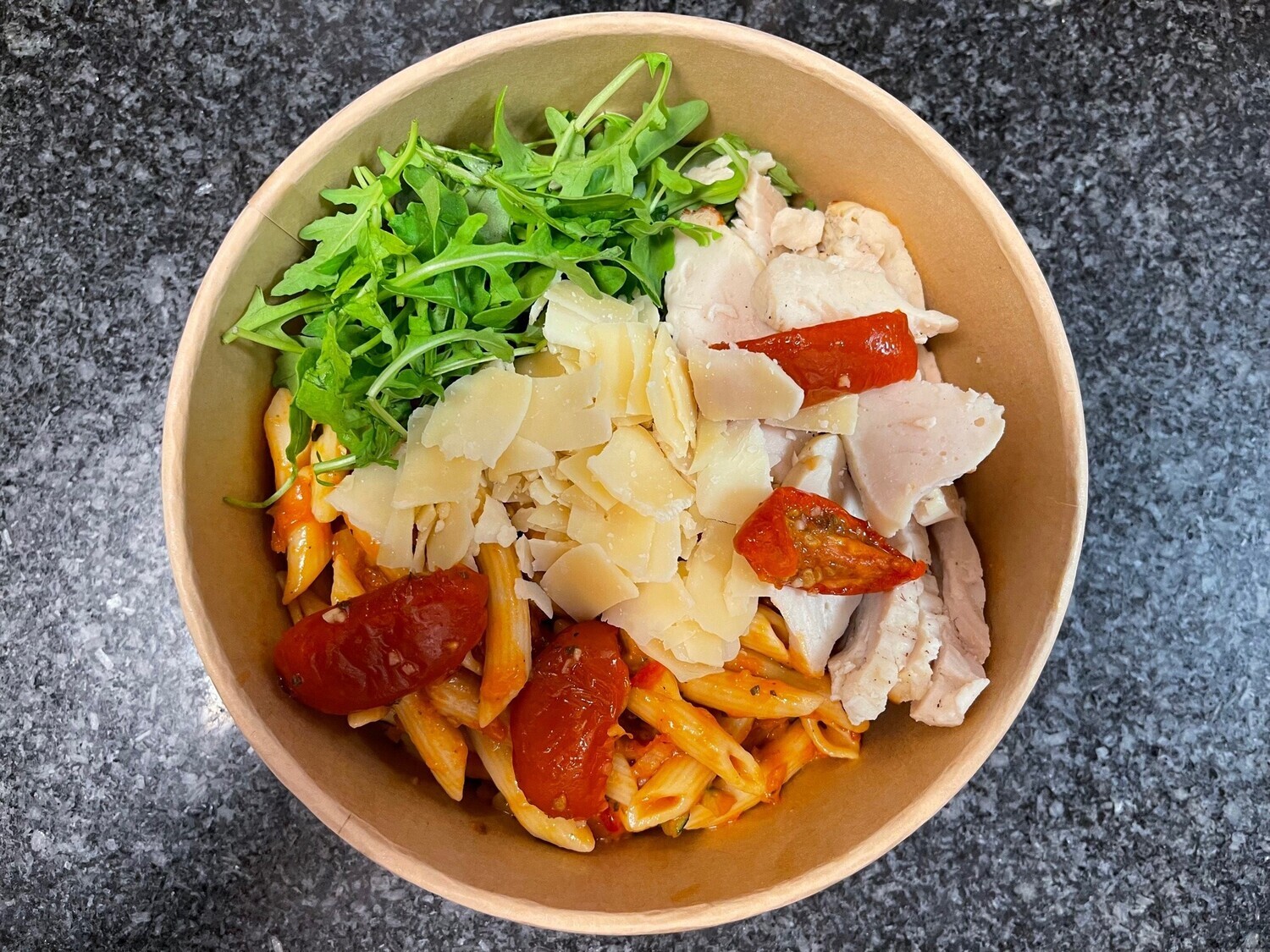 Salade zuiderse penne met kip