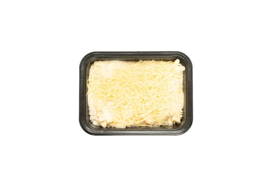 Macaroni met ham in kaassaus
