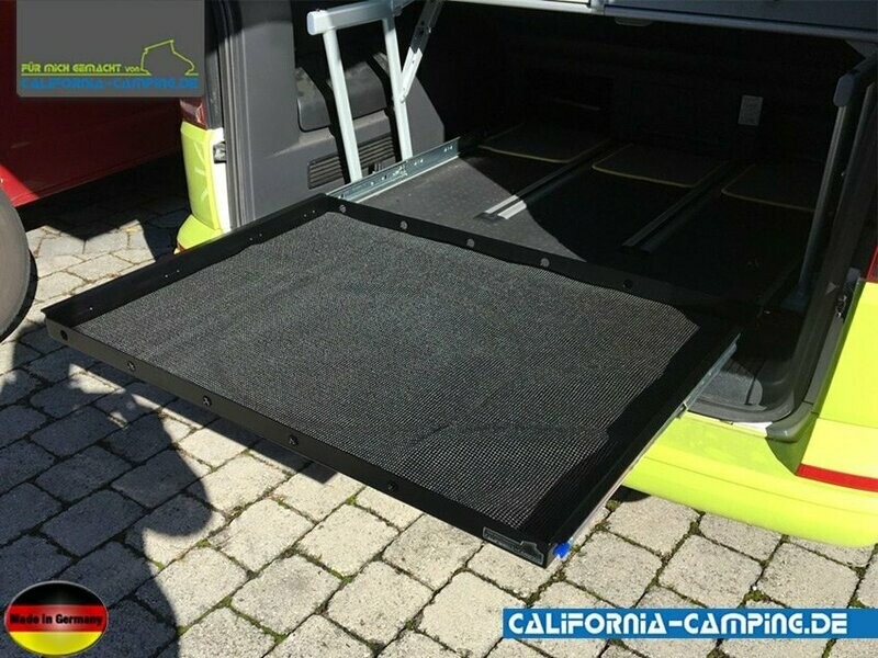 The aluminum rear pull-out for the VW T5, T6 and T6.1 California Beach and Multivan with a three-seater bench - powder-coated Heckauszug für den VW T5-T6.1 California Beach mit der Dreiersitzbank, ausgezogen