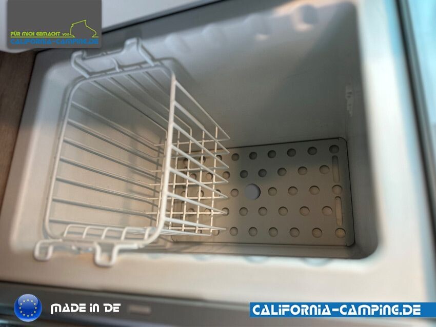 Das Cali-Kühlschrankblech Anti Kondensations Einsatz für Kühlschrank im VW California Ocean