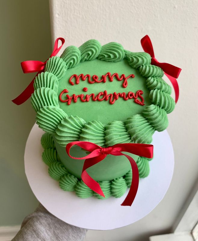 'Merry Grinchmas' Sponge Cake