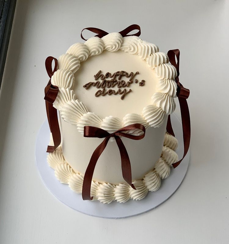 Mother's Day Mini Retro Bow Cake