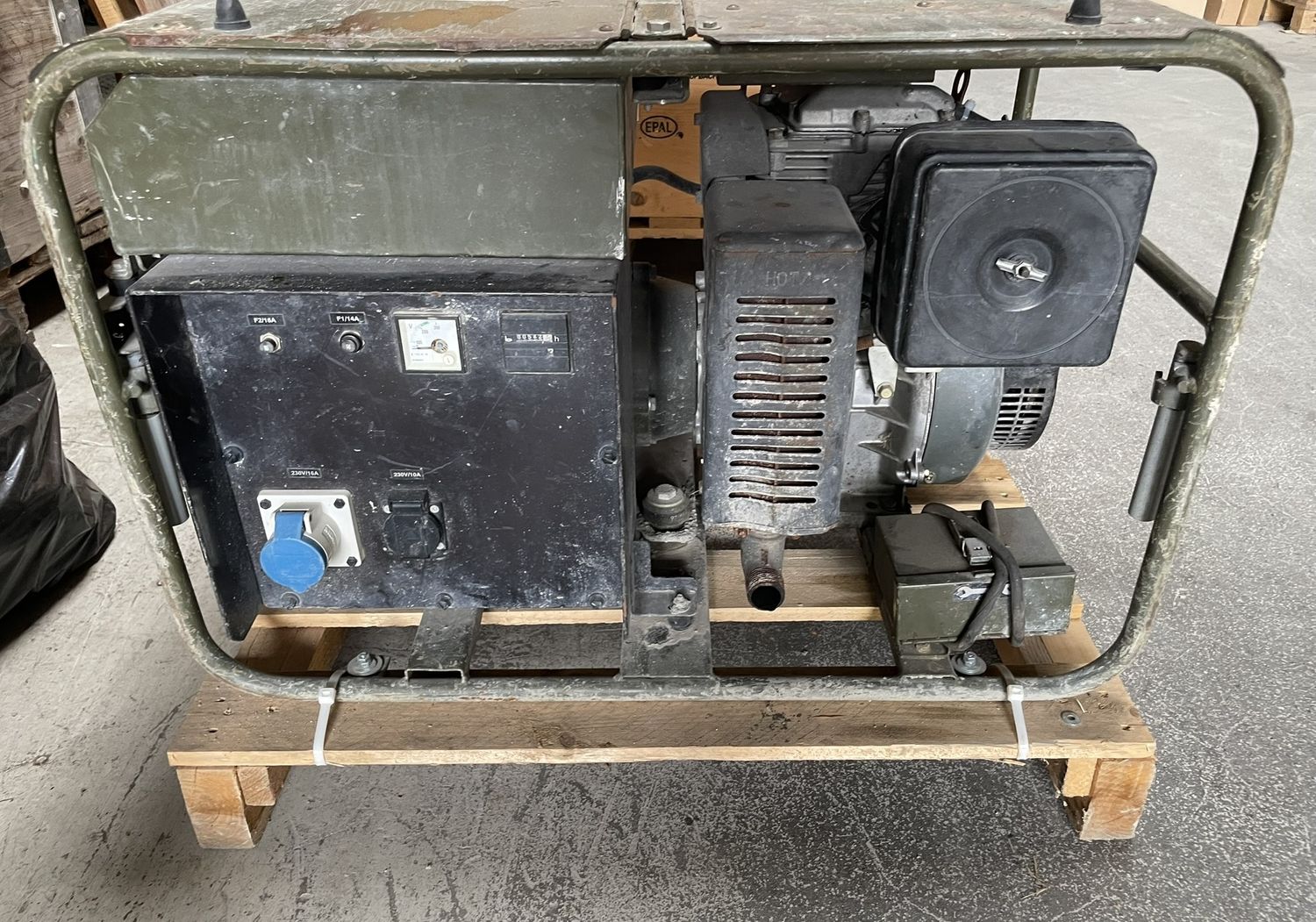 Militär Notstromaggregat Generator Kirsch 230V 4kVA Schweizer Armee
