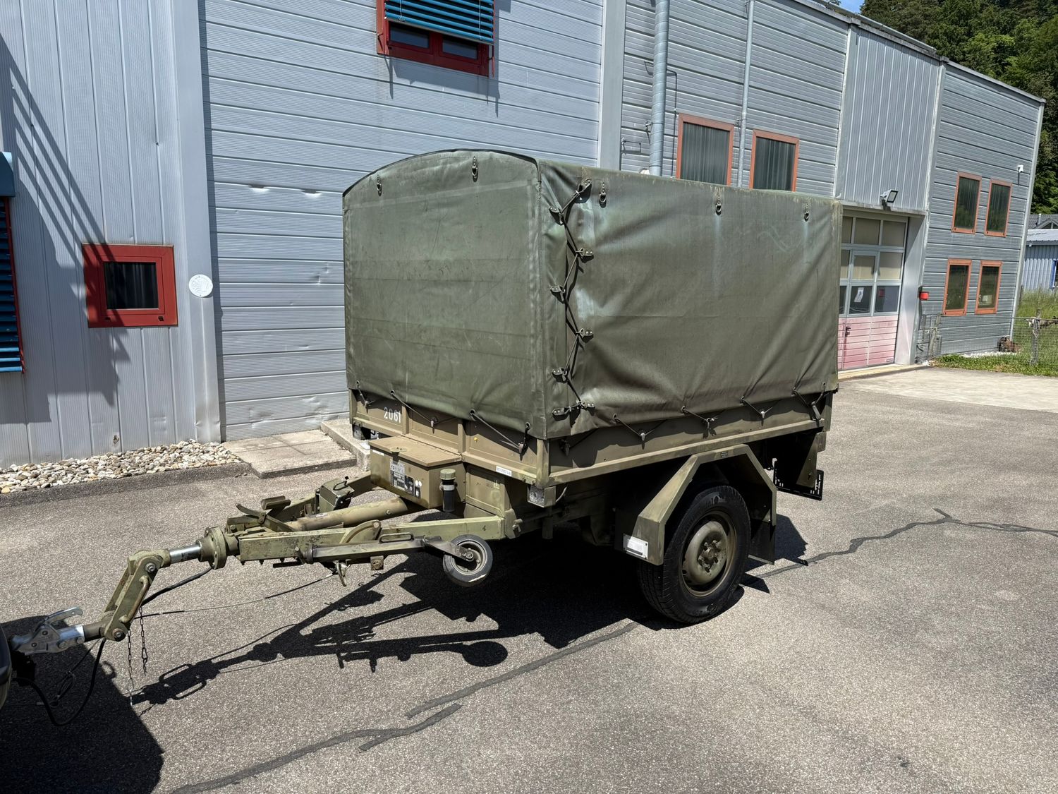 Militär Puch Anhänger 87 der Schweizer Armee frisch ab MFK