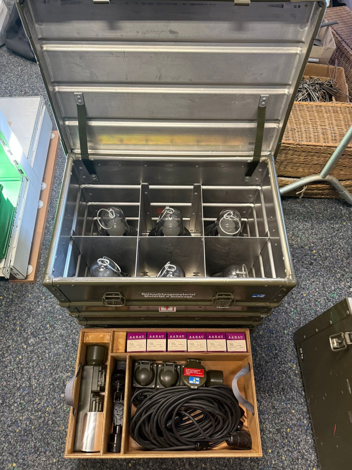 Sortiment Beleuchtungsmaterial, Provisorische Beleuchtung, Campinglampen, Zeltleuchten