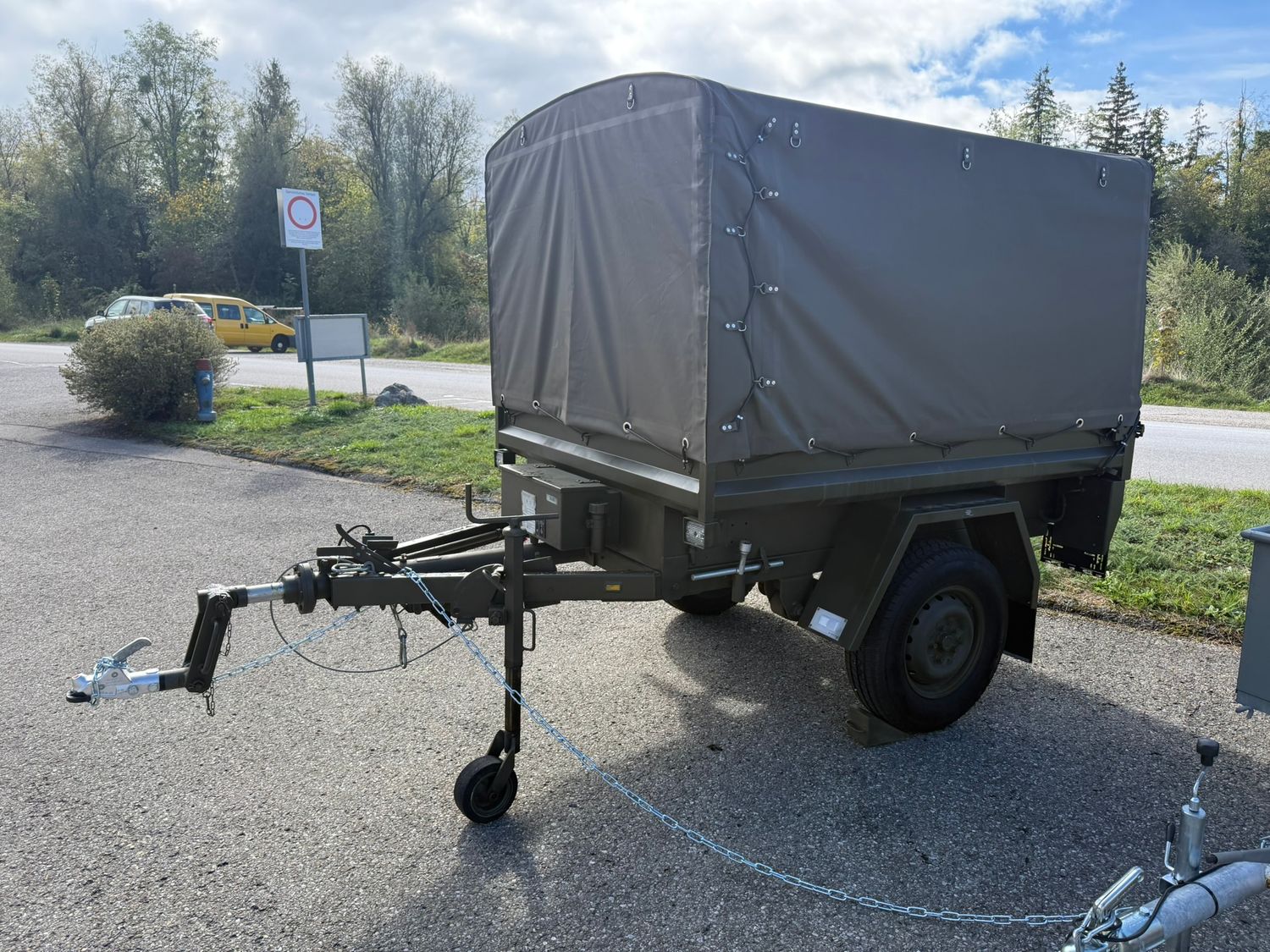 Militär Puch Anhänger 87, 100 km/h der Schweizer Armee frisch ab MFK