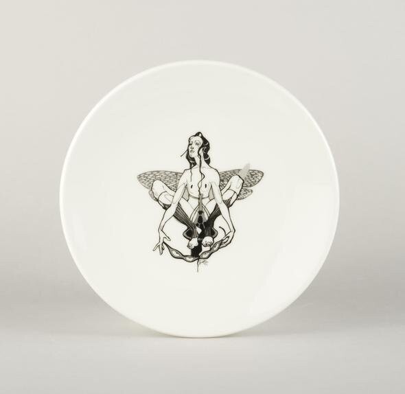 Porcelāna šķīvis Pupa, Roberts Koļcovs, Izmēri: Deserta šķīvis O