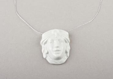 Porcelāna Alfrodīte, kaklarota