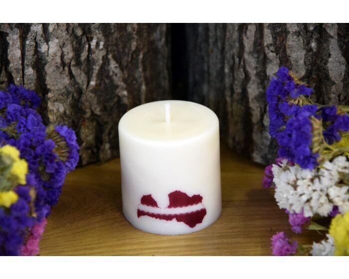 Laureta Candles Cilindra svece ar Latvijas kontūru, Size: S