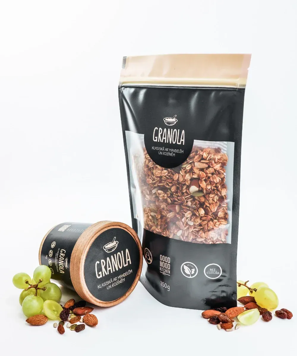 Klasiskā Granola ar mandelēm un rozīnēm