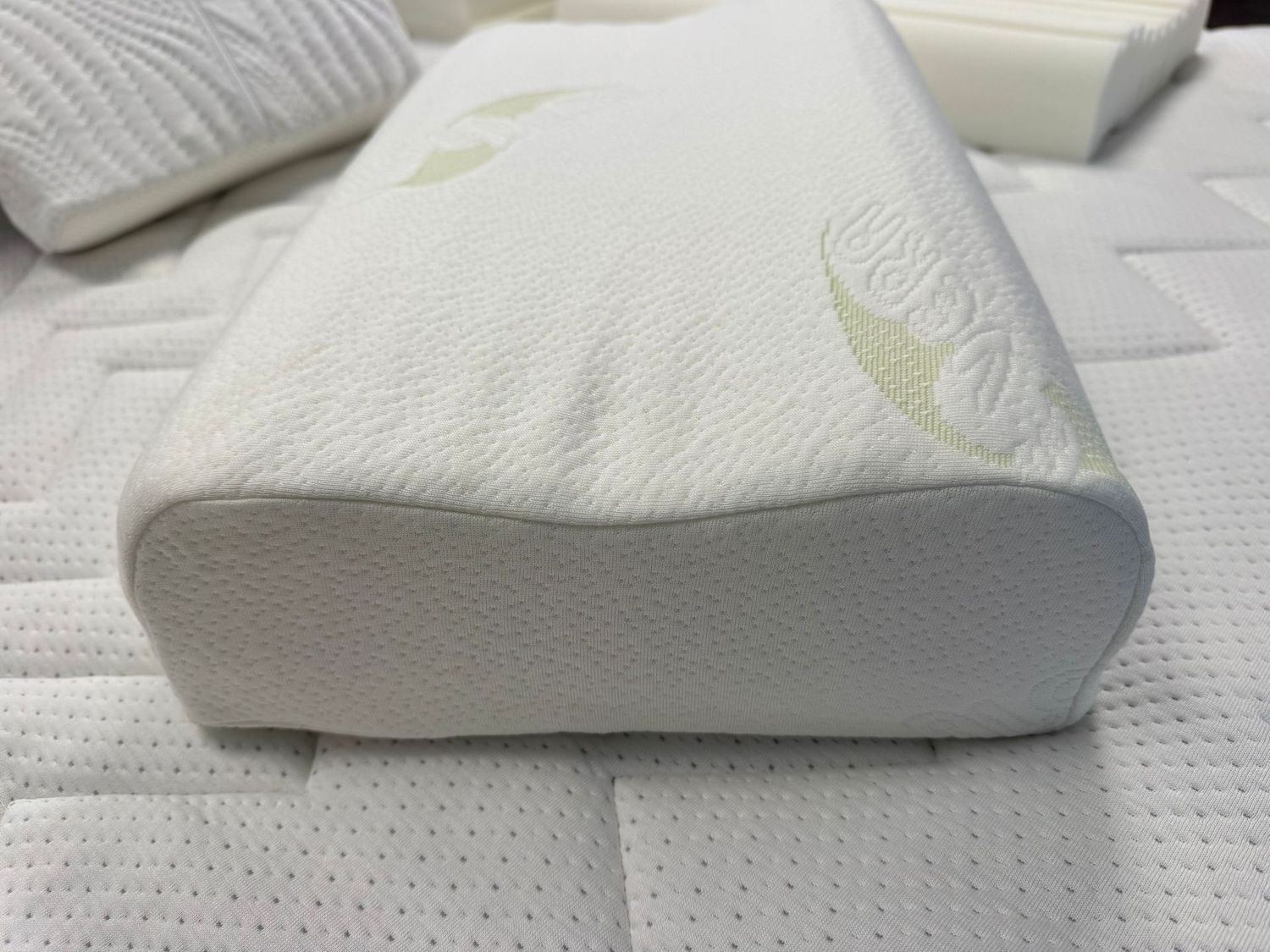 CO memory spilvenu ar ortopedisko funkciju