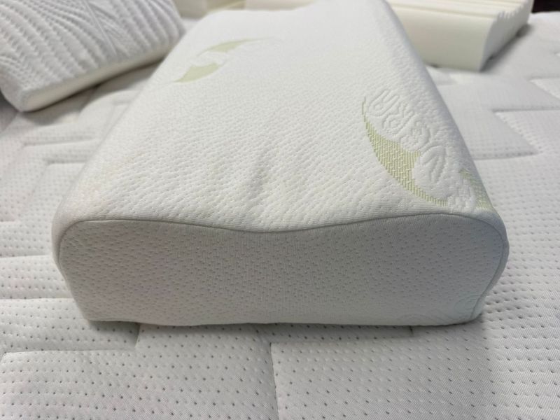 CO memory spilvenu ar ortopedisko funkciju