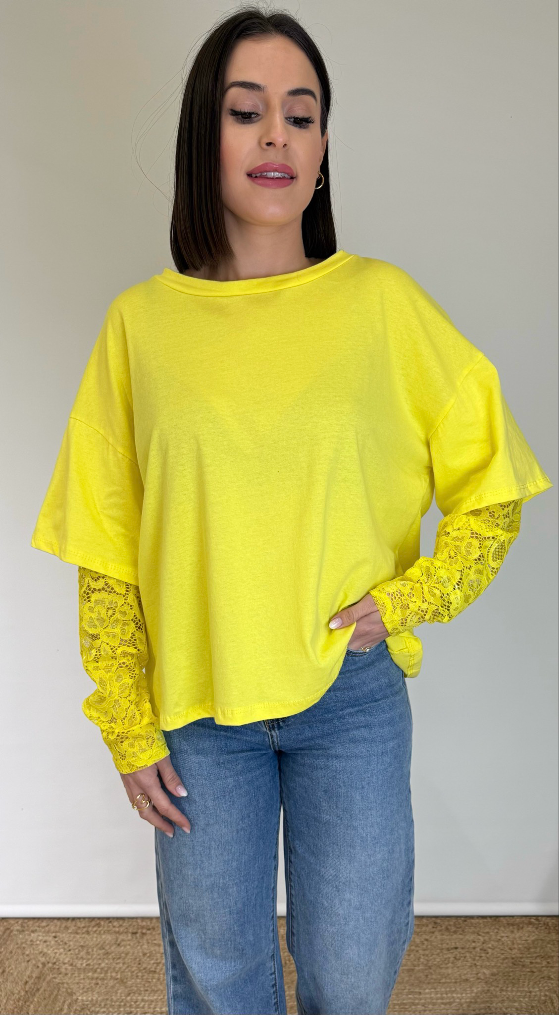 Camiseta Mangas de Encaje Amarillo