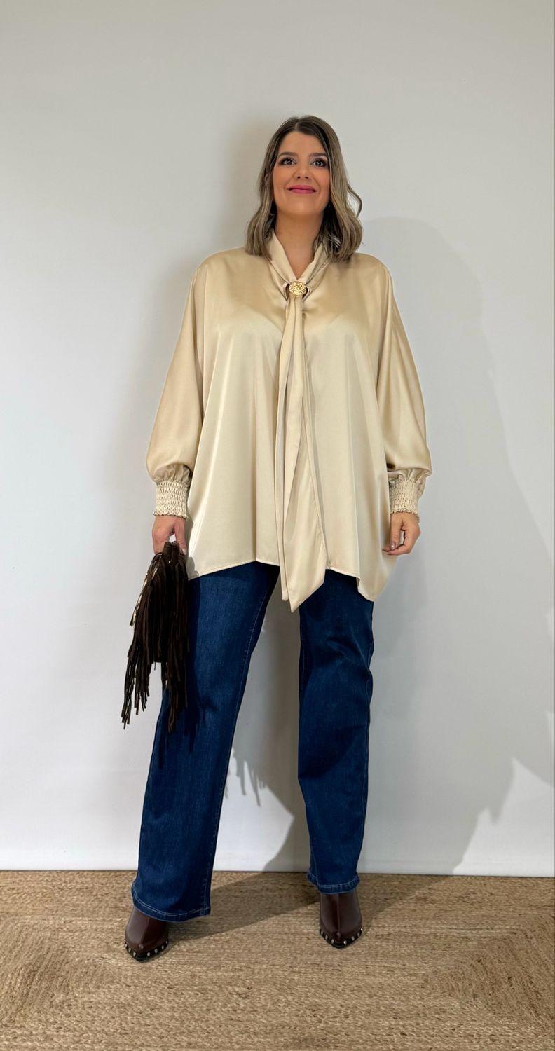 Blusa Broche Satinada Blusa Broche Satinada