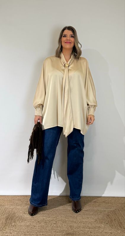 Blusa Broche Satinada Blusa Broche Satinada