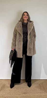 Abrigo pelo Abrigo pelo