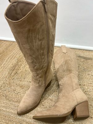 Bota alta cowboy beige Bota alta cowboy beige